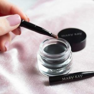 Mary kay  gel eyeliner.